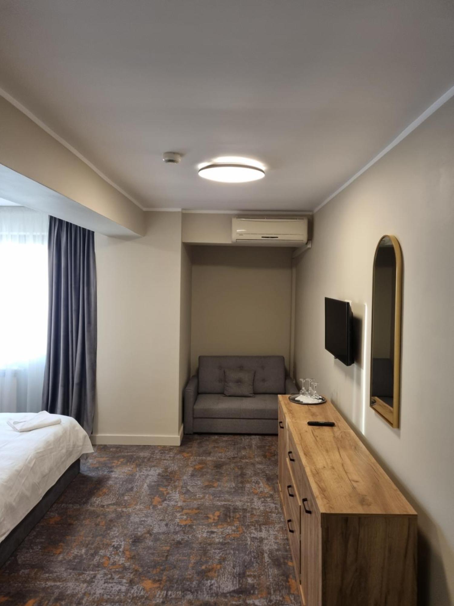 Hotel City Тулча Экстерьер фото