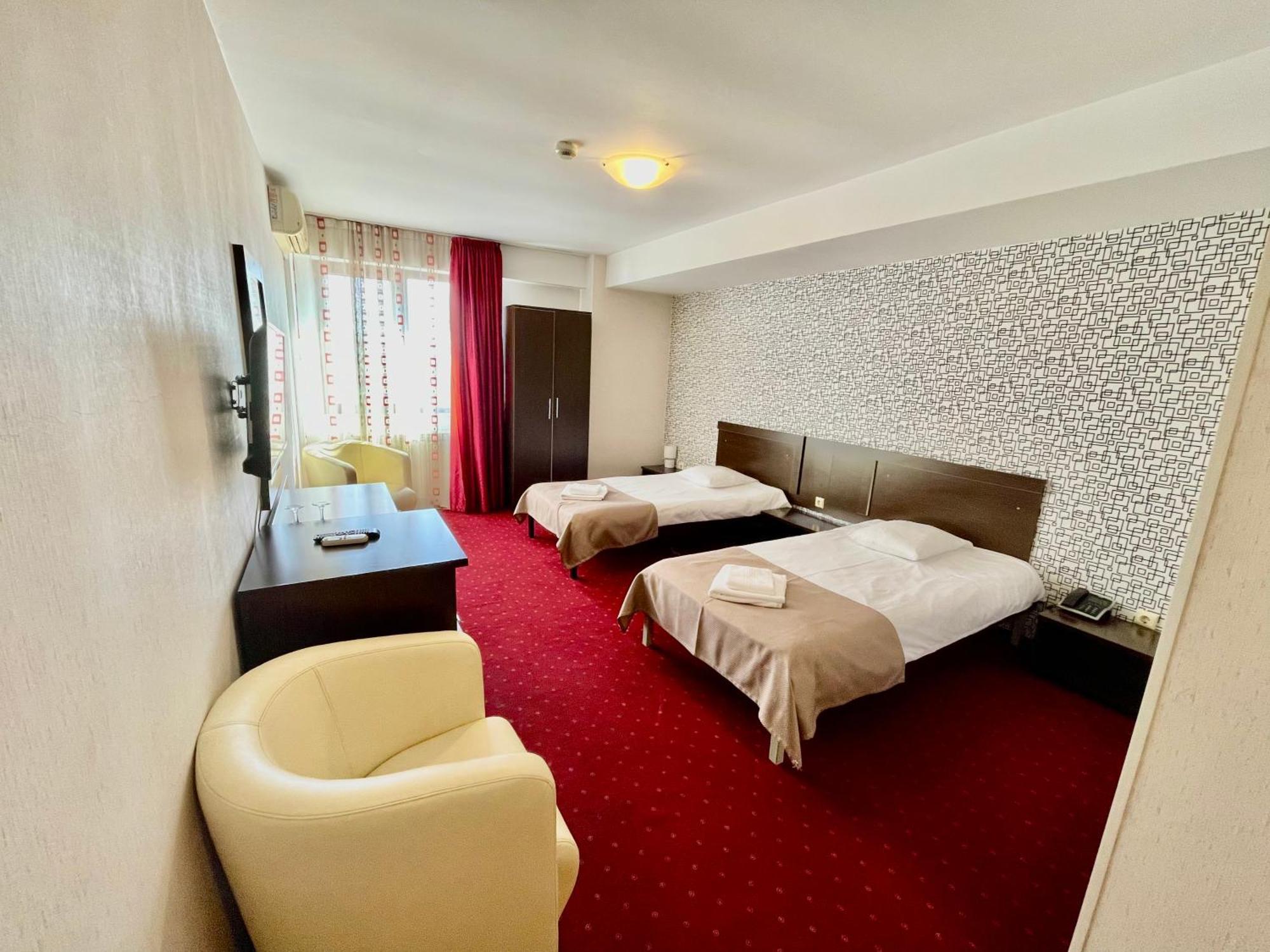 Hotel City Тулча Экстерьер фото